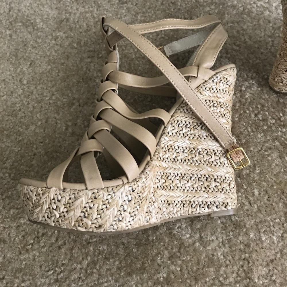 Tan wedges - Picture 2 of 3